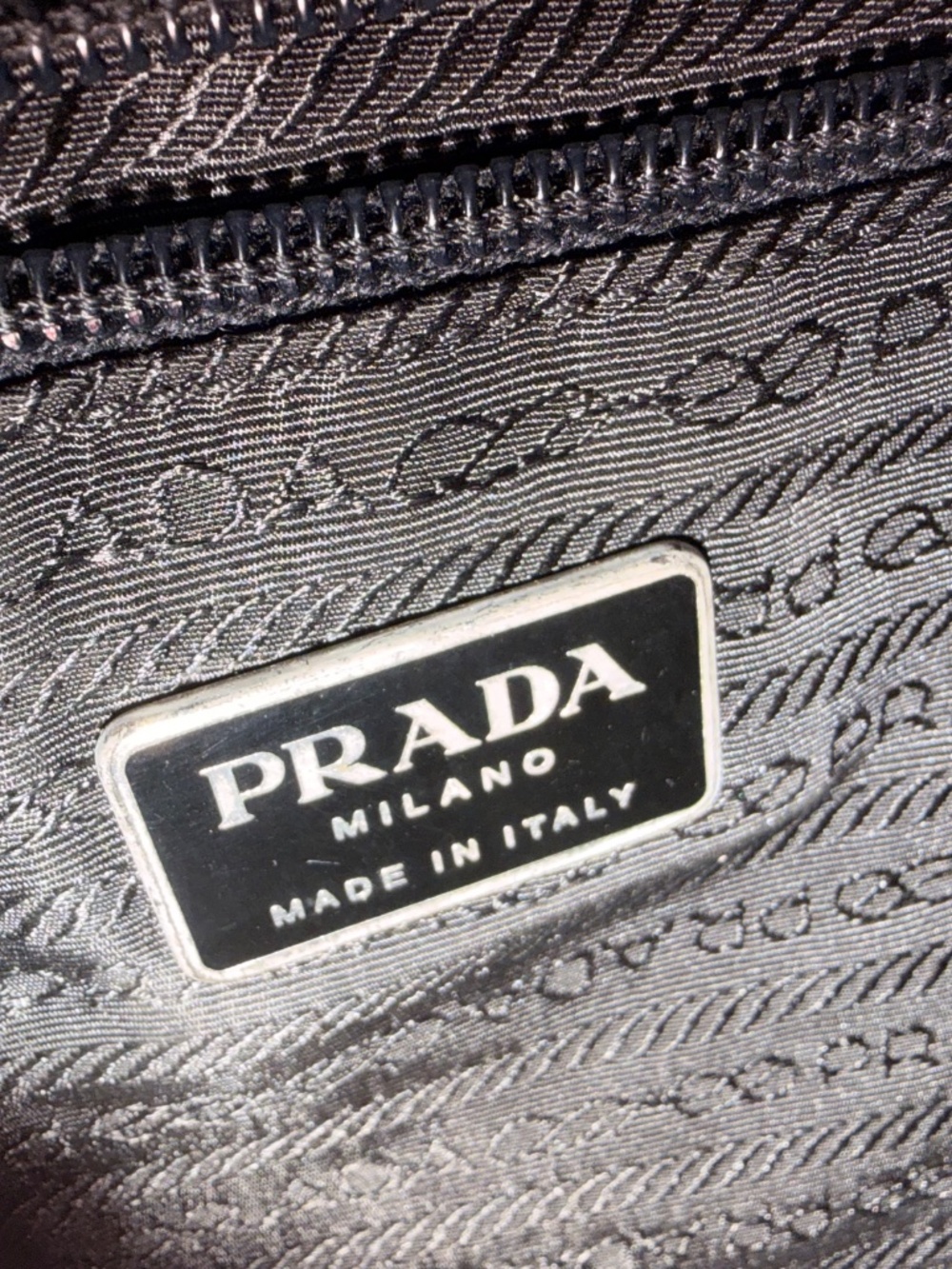 Prada - Picture 2 of 4